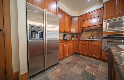 River Run Condo | Ski-in/Ski-out Unit, Views of Slope, Fireplace