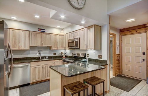 Breckenridge Condo | Ski In-Walk to Gondola and Downtown Locaiton!