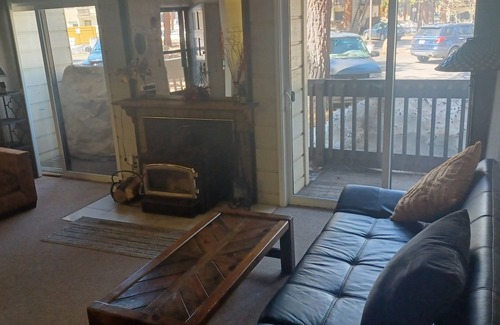 Mammoth Lakes Condo | Ski, Jacuzzi, Relax, Repeat. n