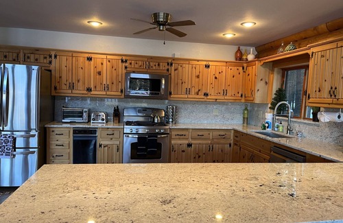 Baderville Cabin | Ski Retreat and Summer Heavan - PeakView Log Cabin in the Woods