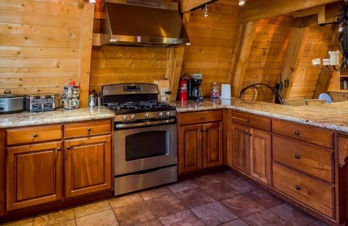 Brian Head Cabin | Ski Season booking up! Huge cabins close to slopes