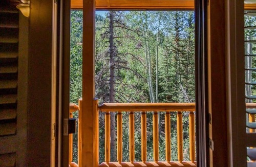 Brian Head Cabin | Ski Season booking up! Huge cabins close to slopes