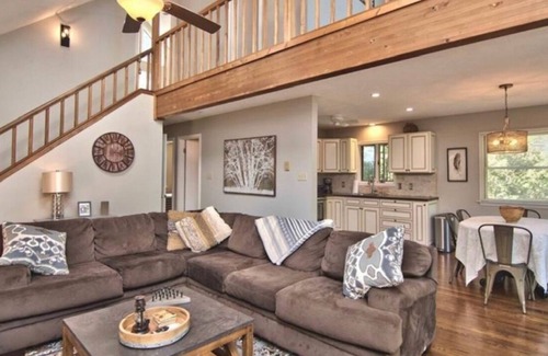 Briar Crest Woods Ski Chalet | Ski Season! Pocono Cozy Lakefront Chalet close to JFBB and Camelback.