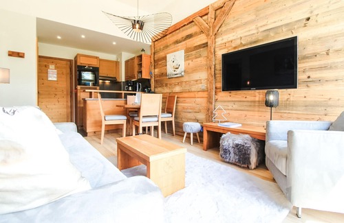 Flaine Apartment | Ski to door 1-bed apartment with South-facing terrace