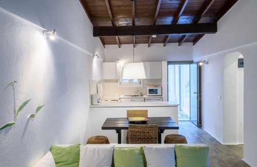 Kanapitsa Apartment | Skiathos Holidays Deluxe Suite