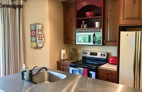 Sandy House | Skier’s dream! Gorgeous mountain views!
