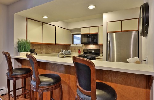 Killington Condo | Skiers! Fox Hollow 2BR/2BA Condo. Across from Pico, Minutes to Killington
