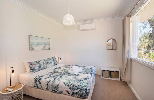 Busselton House | Skippers- 650m from Beach