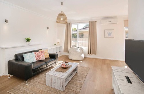 Busselton House | Skippers- 650m from Beach