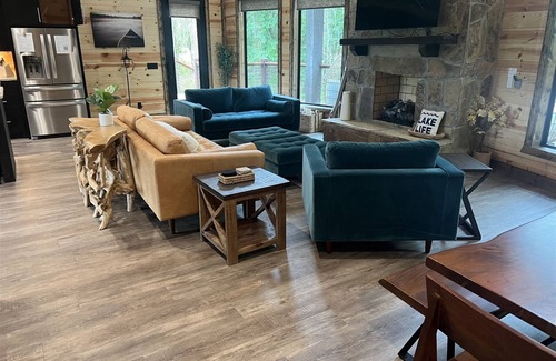 Hochatown Cabin | Skippin`Rocks|Pond view|Sleeps 18|Multiple Decks