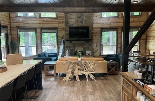 Hochatown Cabin | Skippin`Rocks|Pond view|Sleeps 18|Multiple Decks