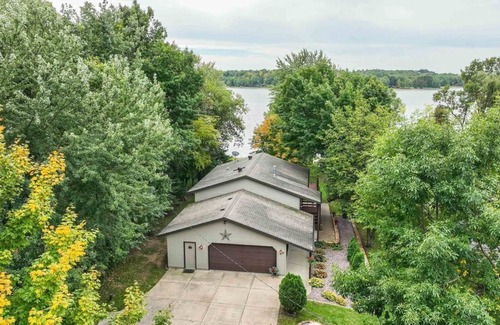 Mosinee Cabin | Skipping Rock Retreat, Mosinee WInCompletely updated lakefront get-away.