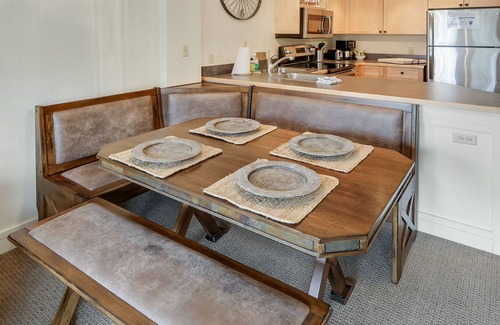 River Run Condo | Skistone I, Cozy Keystone Condo, Steps to skiing!