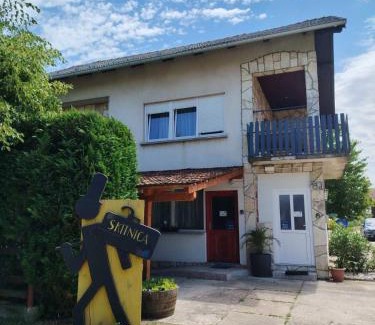 Koprivnica Apartment | Skitnica Red door