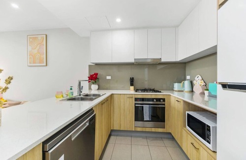 Parramatta CBD Apartment | Sky-City-2 mins to Train & Shopping& Everything