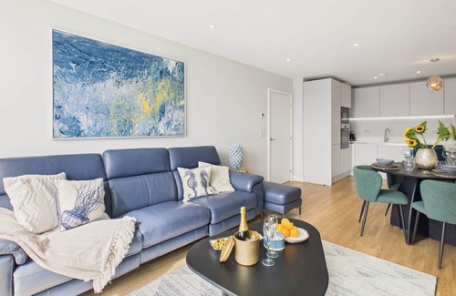 Maenporth Apartment | Sky Deck at The Liner | 2-Bed | Parking | Seaviews