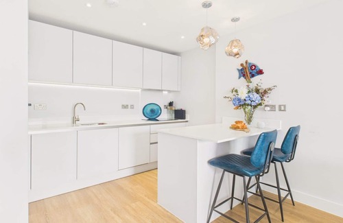 Maenporth Apartment | Sky Deck at The Liner | 2-Bed | Parking | Seaviews