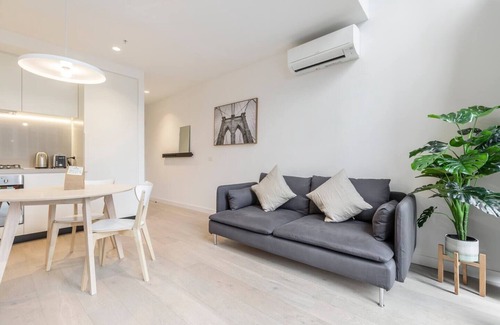 Melbourne Central Business District Apartment | Sky High City Luxury w Huge Deck and Shared Pool