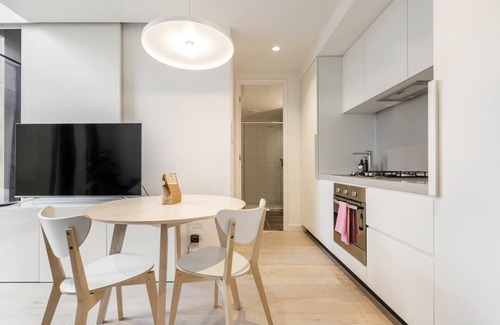 Melbourne Central Business District Apartment | Sky High City Luxury w Huge Deck and Shared Pool