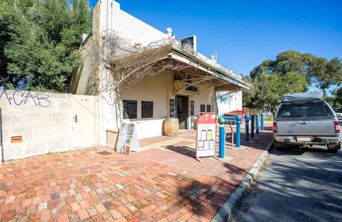 Fremantle Apartment | Sky High on Arundel Apartment - 4 minutes walk from the Fremantle Markets