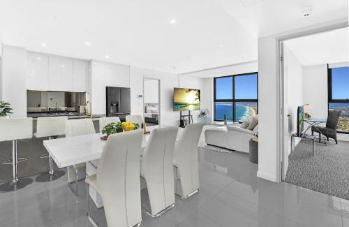Surfers Paradise Apartment | Sky-High Sanctuary Ocean Views - Pet Friendly