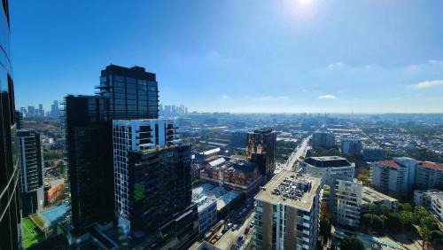 South Yarra Apartment | Sky-high South Yarra luxury 2 bed sleeping up to 4