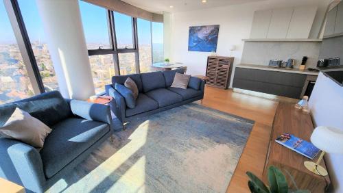 South Yarra Apartment | Sky-high South Yarra luxury 2 bed sleeping up to 4