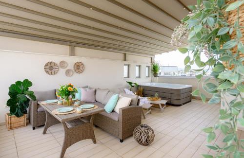 Argyroupoli Apartment | Sky Suite with View & Jacuzzi
