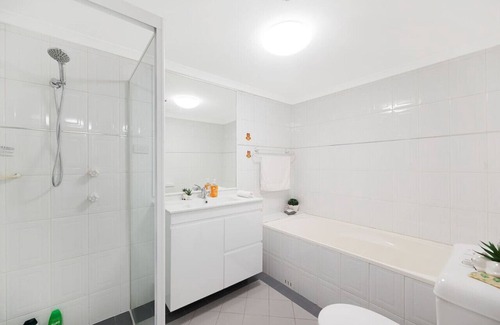 Hurstville Apartment | Sky-view 2B2B1G in Hurstville -1 min to Westfield