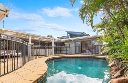 Warana House | SKYE - Beachside Bliss with Private Pool