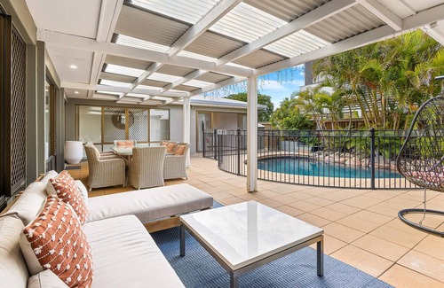 Warana House | SKYE - Beachside Bliss with Private Pool