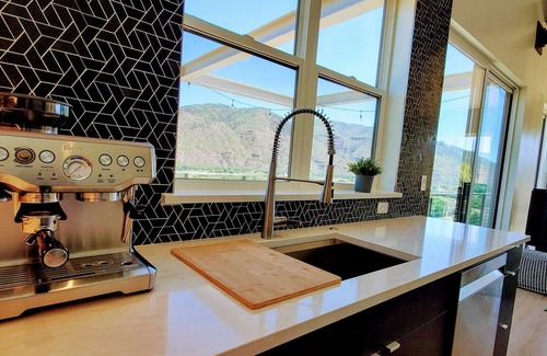 Trimble Villa | SKYHOUSE BASECAMP modern+views+explore+adventuren