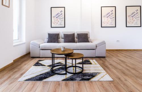Tractorul Apartment | Skylark - Cairo Penthouse cu Jacuzzi si Vedere la Munte