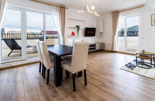 Tractorul Apartment | Skylark - Cairo Penthouse cu Jacuzzi si Vedere la Munte