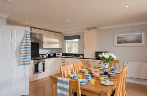 Winnard's Perch Ski Chalet | Skylark sleeps 8 private Hot Tub & Dogs welcome Nr Padstow, Resort Pool Bar & Watersports