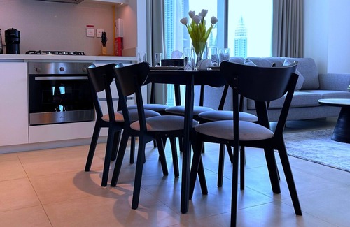 Bur Dubai Apartment | Skyline Apartment Linked to Dubai Mall