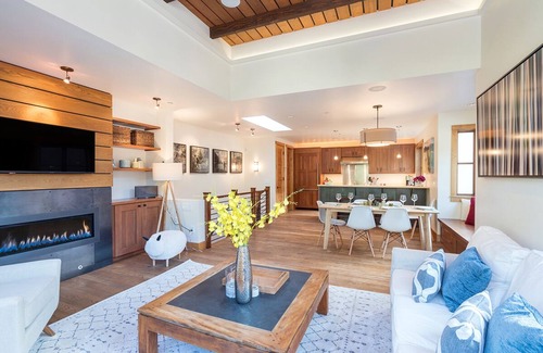 Telluride Condo | SKYLINE AT MERIBEL- A Luxe, Contemporary Downtown Condo by Shops, Restaurants, S