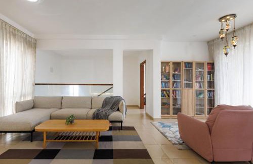 Bengaluru Apartment | Skyline Haven by Red Olive - 4BHK - 30mins Airport
