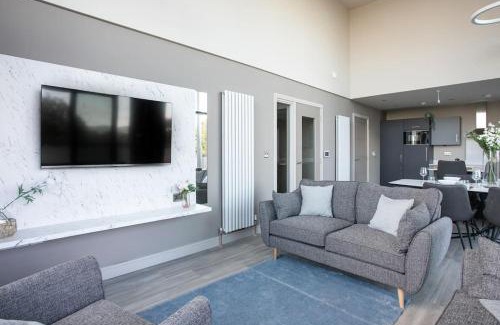 Belfast Apartment | Skyline Serenity: Exquisite 3-Bedroom Ultra-Luxury Penthouse