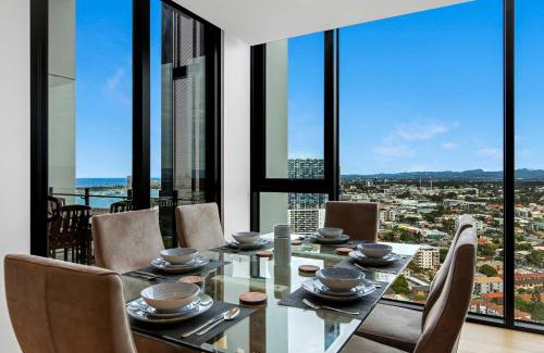 Southport Apartment | Skyline Showdown - Views, Games & Vibes