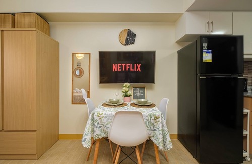 E. Rodriguez Condo | Skyline Stay in Araneta Cubao w/Karaoke & Netflix