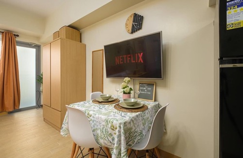E. Rodriguez Condo | Skyline Stay in Araneta Cubao w/Karaoke & Netflix