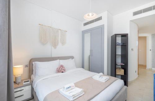 Bur Dubai Apartment | Skyline Studio DIFC Iconic View by Czech-In