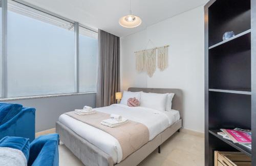Bur Dubai Apartment | Skyline Studio DIFC Iconic View by Czech-In