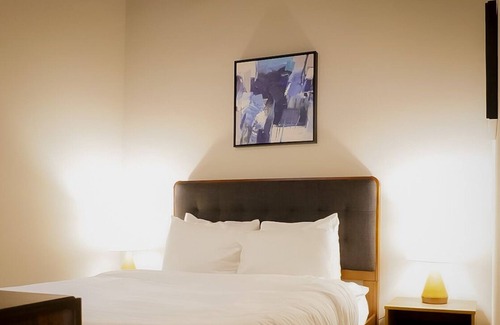 Riverside Terrace Apartment | Skyline View centrally located in the Museum District/Medical Center