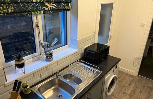 Stoke-on-Trent House | SkylinesAirbnb