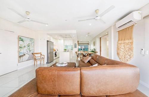 Darwin City Centre Apartment | Skytower Wonder Ocean View Balcony - Pool - Office