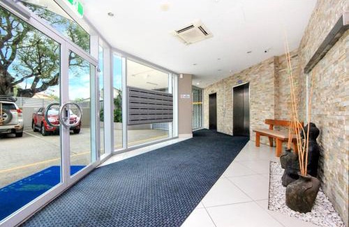 Darwin City Centre Apartment | Skytower Wonder Ocean View Balcony - Pool - Office