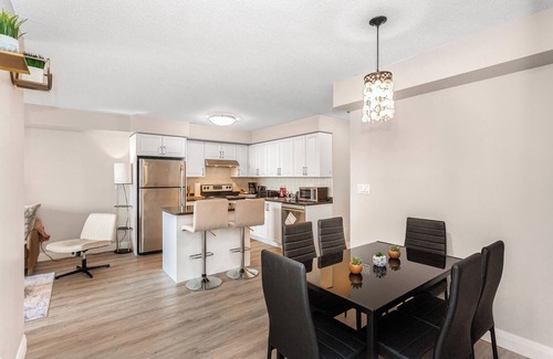 Downtown Mississauga Condo | SkyView 2+1 Condo Stunning Views Steps to SQ1 Mall