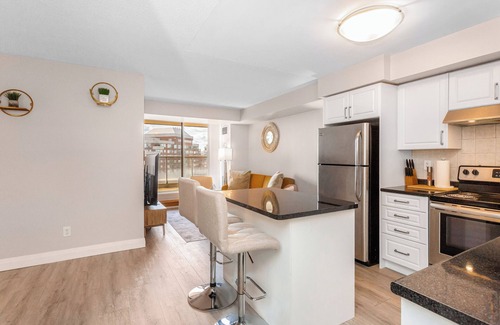 Downtown Mississauga Condo | SkyView 2+1 Condo Stunning Views Steps to SQ1 Mall